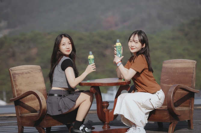 “Đi để ngủ”, “uống để mát tâm”: Khi người trẻ chọn giải nhiệt cuộc sống theo cách dịu dàng nhất