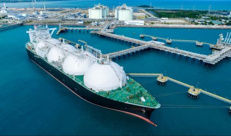 Ba Lan thúc đẩy việc đưa LNG Mỹ sang Ukraine, Slovakia