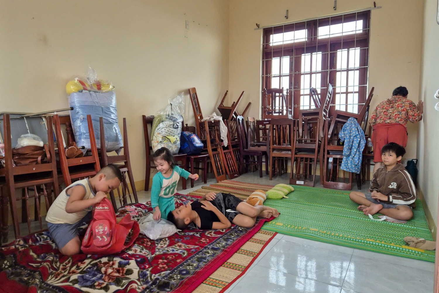 Quảng Ngãi: Khẩn trương sơ tán dân đến nơi an toàn trước bão số 13 Quảng Ngãi: Khẩn trương sơ tán dân đến nơi an toàn trước bão số 13