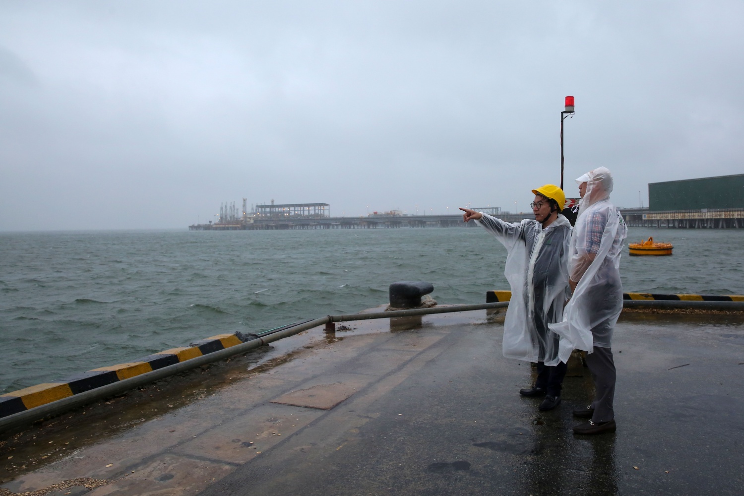 BSR đặt mục tiêu đảm bảo an toàn cho con người và vận hành nhà máy trước bão số 13 BSR đặt mục tiêu đảm bảo an toàn cho con người và vận hành nhà máy trước bão số 13