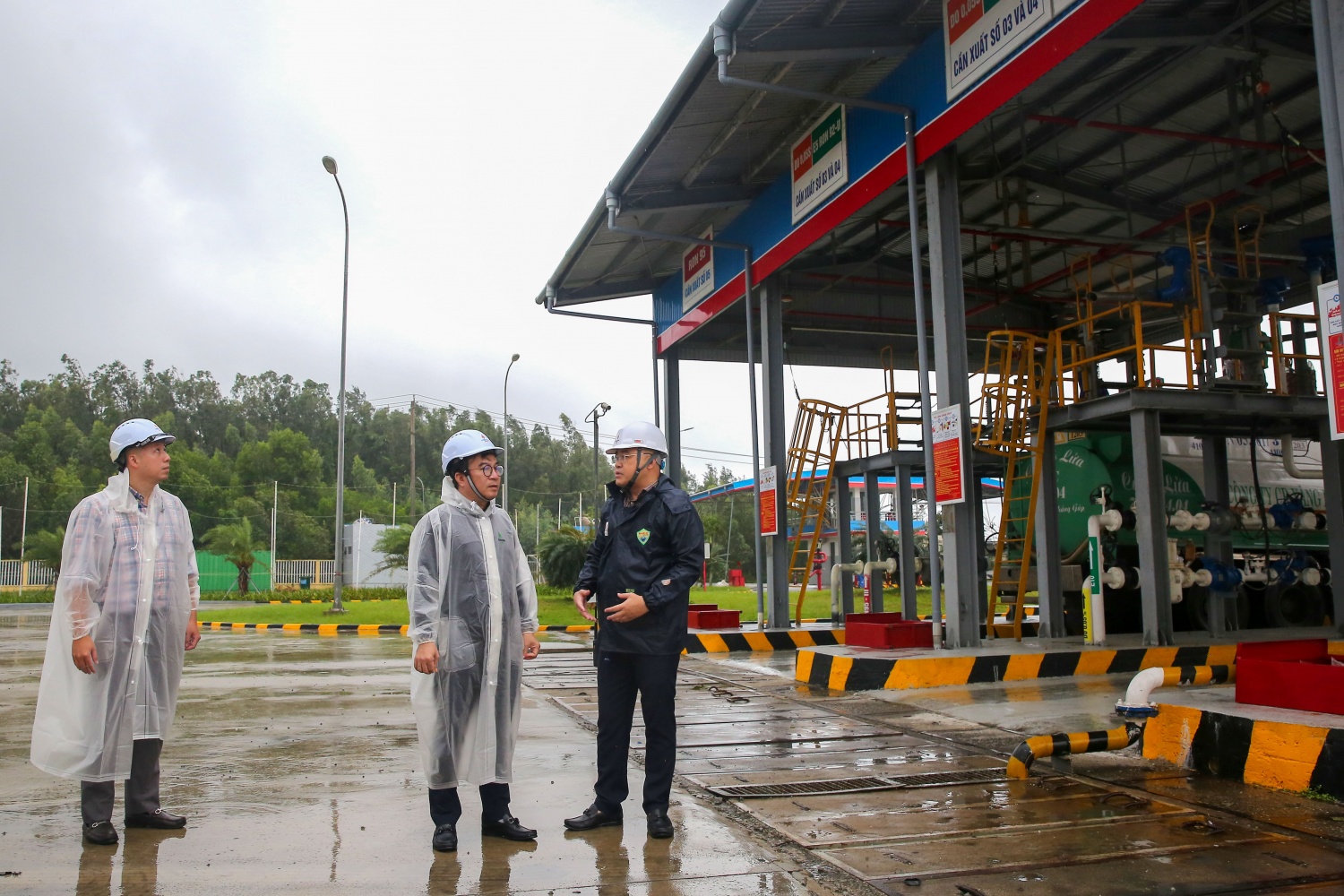 BSR đặt mục tiêu đảm bảo an toàn cho con người và vận hành nhà máy trước bão số 13 BSR đặt mục tiêu đảm bảo an toàn cho con người và vận hành nhà máy trước bão số 13