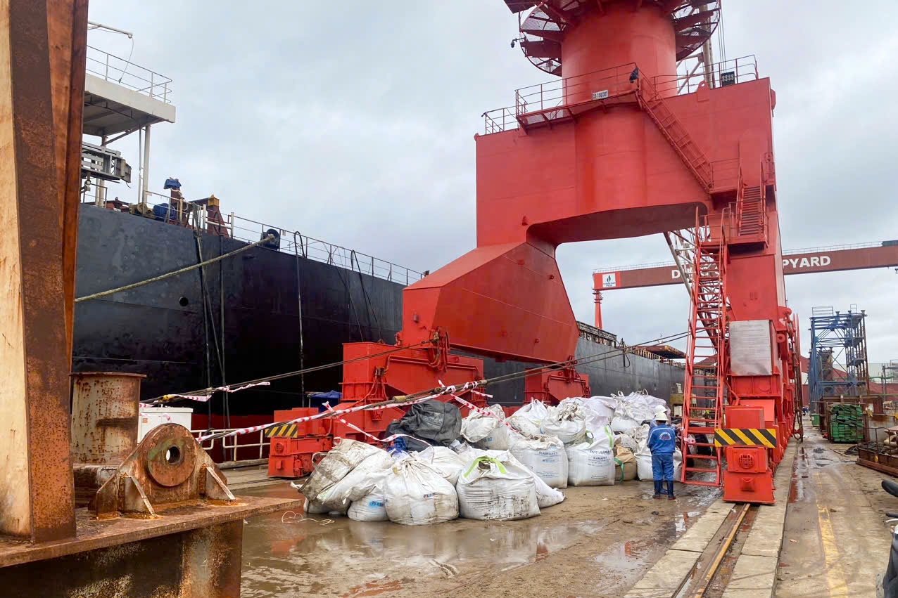 BSR và PVSM tổ chức hỗ trợ hàng trăm người dân tránh trú an toàn trước bão số 13 BSR và PVSM tổ chức hỗ trợ hàng trăm người dân tránh trú an toàn trước bão số 13