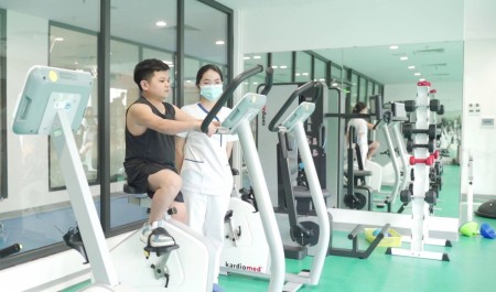 “Cậu bé” 32 tuổi trở thành đàn ông thực thụ và cao thêm 7 cm sau khi điều trị tại Vinmec