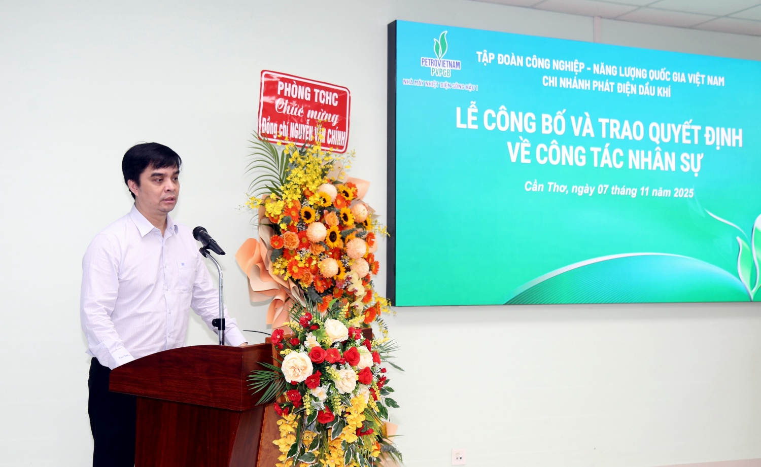 PVPGB công bố và trao quyết định bổ nhiệm Giám đốc NMNĐ Sông Hậu 1 PVPGB công bố và trao quyết định bổ nhiệm Giám đốc NMNĐ Sông Hậu 1