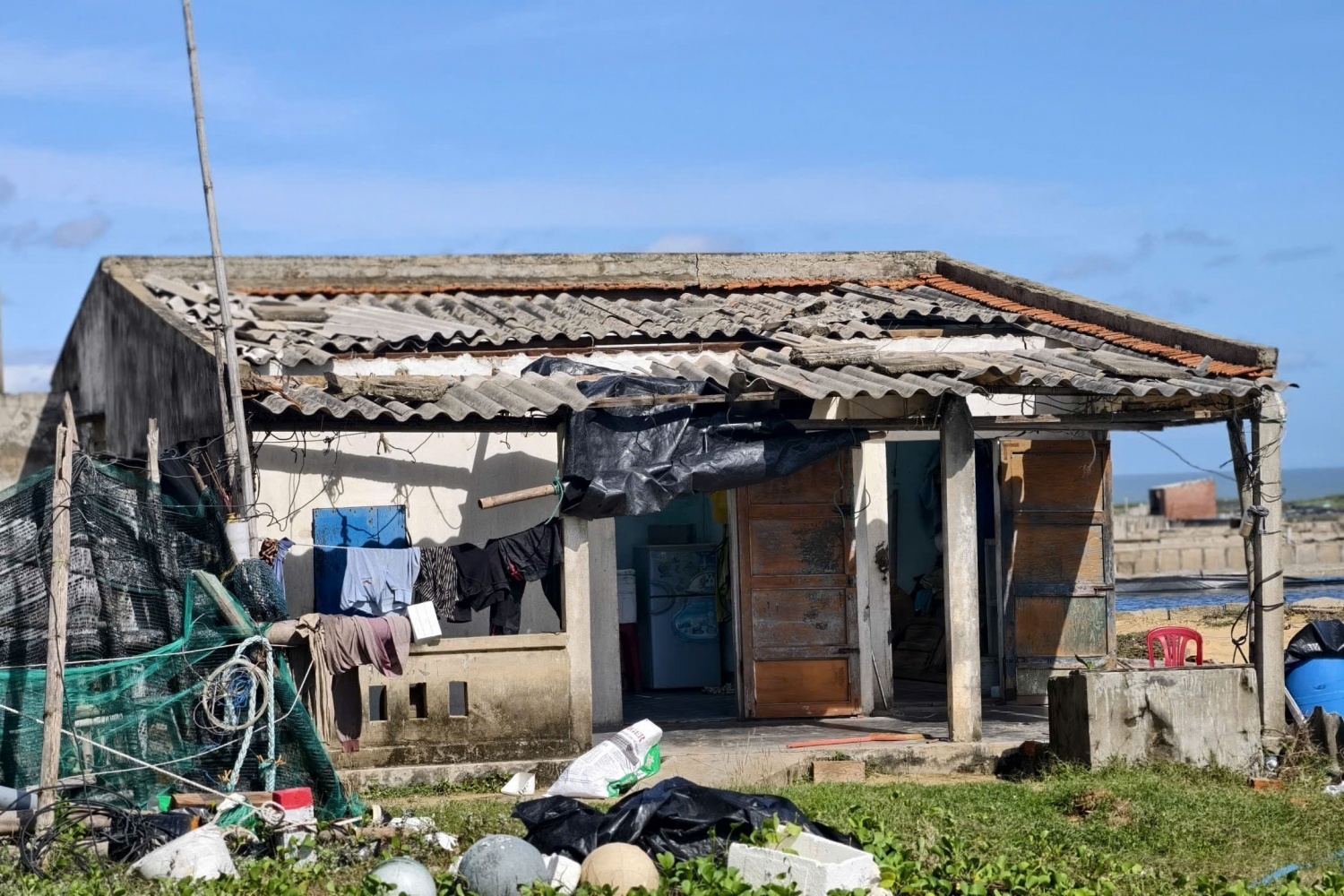 Gia Lai: Cây cối ngã rạp, nhà cửa - hàng quán xác sơ sau bão số 13 Gia Lai: Cây cối ngã rạp, nhà cửa - hàng quán xác sơ sau bão số 13