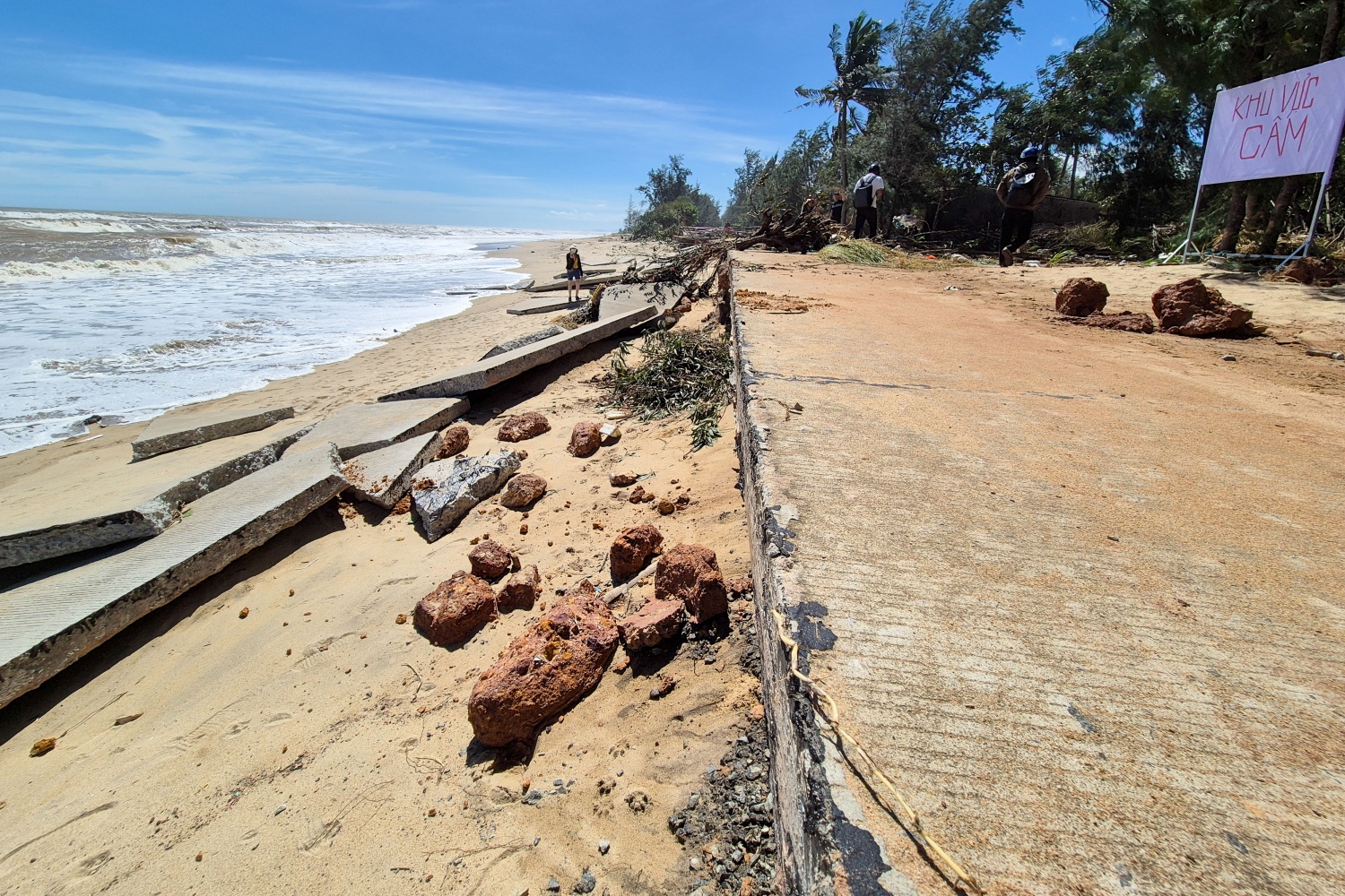 Quảng Ngãi nỗ lực khắc phục hậu quả do bão số 13 Quảng Ngãi nỗ lực khắc phục hậu quả do bão số 13