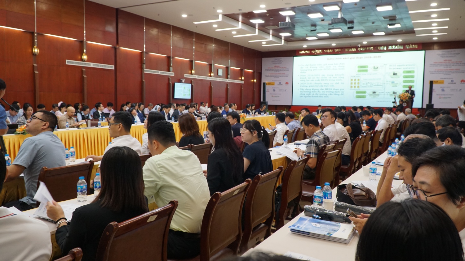 Hoàn thiện chính sách: Chìa khóa phát triển hệ thống lưu trữ năng lượng tái tạo Hoàn thiện chính sách: Chìa khóa phát triển hệ thống lưu trữ năng lượng tái tạo