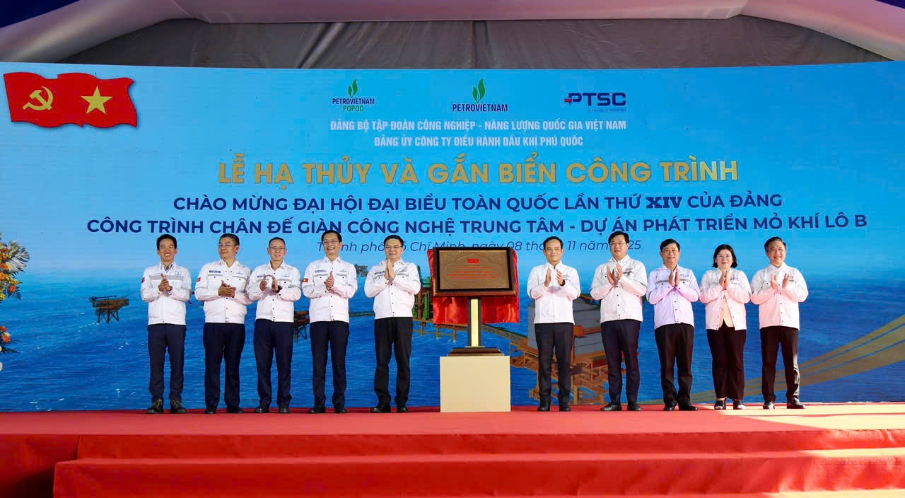 Gắn biển công trình chân đế giàn CPP Lô B chào mừng Đại hội Đảng toàn quốc lần thứ XIV Gắn biển công trình chân đế giàn CPP Lô B chào mừng Đại hội Đảng toàn quốc lần thứ XIV