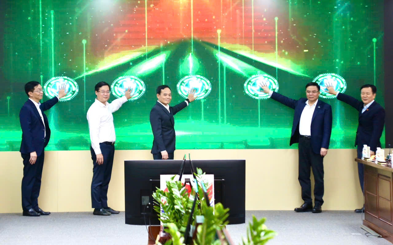 Bí thư Thành ủy TP. Hồ Chí Minh dự Lễ khánh thành giàn đầu giếng BK-24 Vietsovpetro khánh thành giàn đầu giếng BK-24