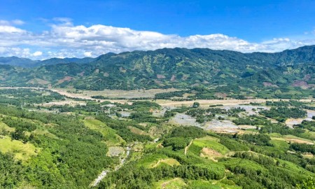 Quảng Ngãi: Nhiều vết nứt xuất hiện trên núi, đe dọa hàng trăm người dân