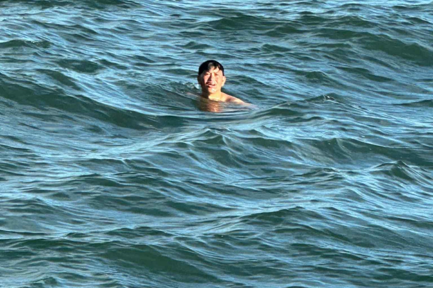 Quảng Ngãi: Tìm thấy 3 người bị sóng cuốn trôi ở Lý Sơn