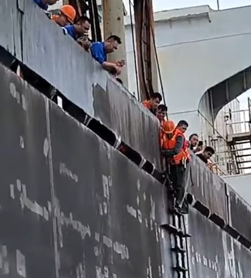 Quảng Ngãi: Tìm thấy 3 người bị sóng cuốn trôi ở Lý Sơn