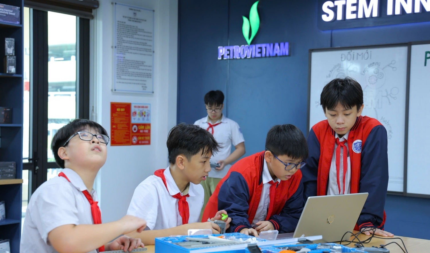 STEM Innovation Petrovietnam: Cánh cửa tri thức mới cho học sinh vùng cao Lâm Đồng