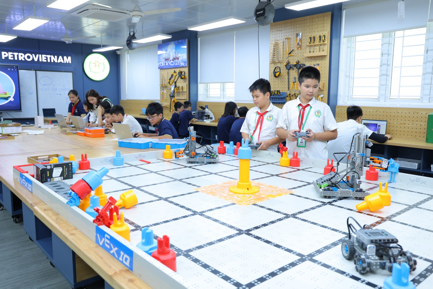 STEM Innovation Petrovietnam là chương trình tiên phong kiến tạo “năng lượng tri thức” quốc gia STEM Innovation Petrovietnam là chương trình tiên phong kiến tạo “năng lượng tri thức” quốc gia