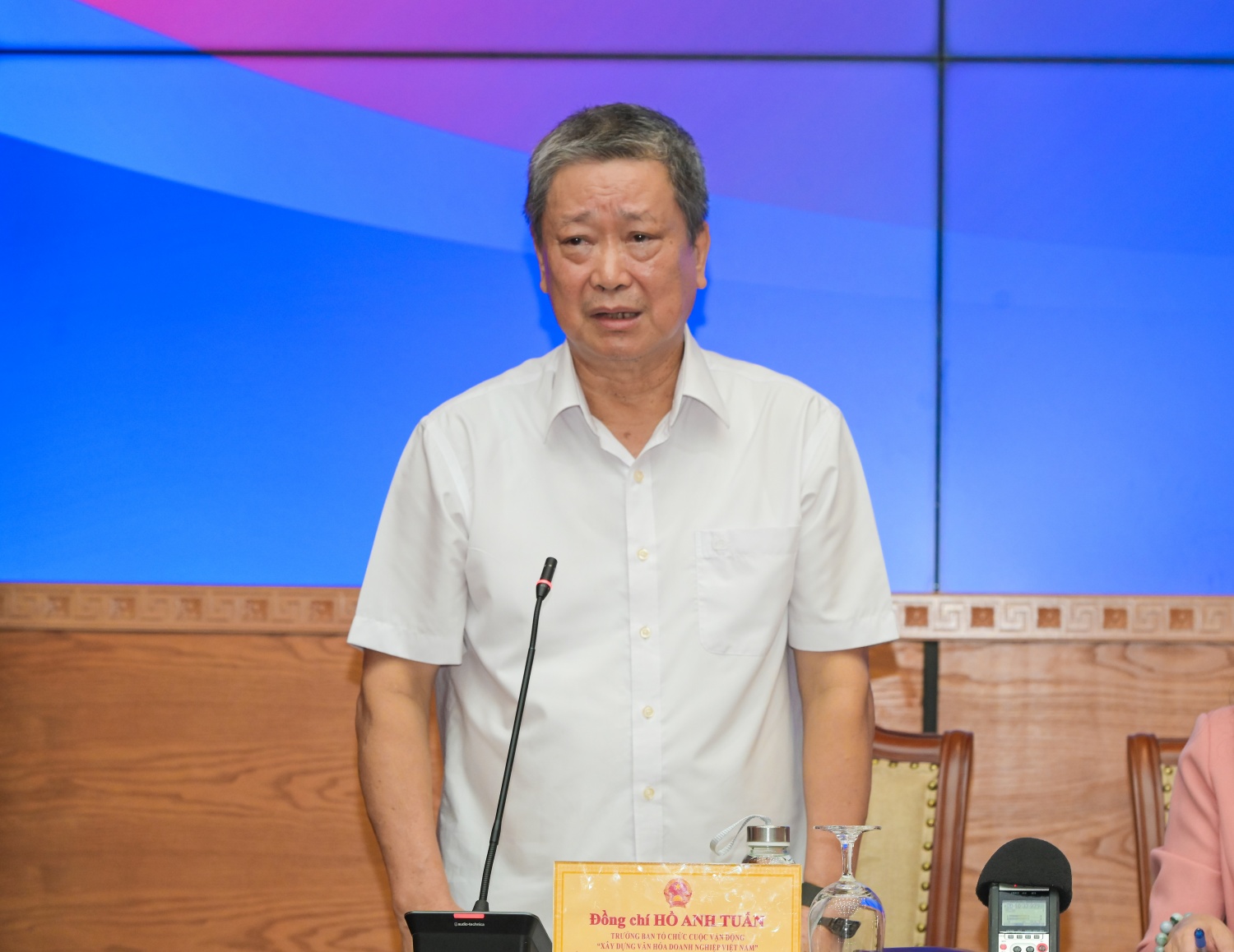 Chủ tịch Hiệp hội Phát triển Văn hóa Doanh nghiệp Việt Nam Hồ Anh Tuấn phát biểu tại buổi họp báo Chủ tịch Hiệp hội Phát triển Văn hóa Doanh nghiệp Việt Nam Hồ Anh Tuấn phát biểu tại buổi họp báo