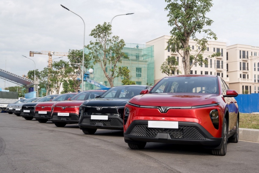 Tài xế dịch vụ: “Cày tiền” bằng VinFast Limo Green, tự tin 1,5 năm hoàn vốn Tài xế dịch vụ: “Cày tiền” bằng VinFast Limo Green, tự tin 1,5 năm hoàn vốn