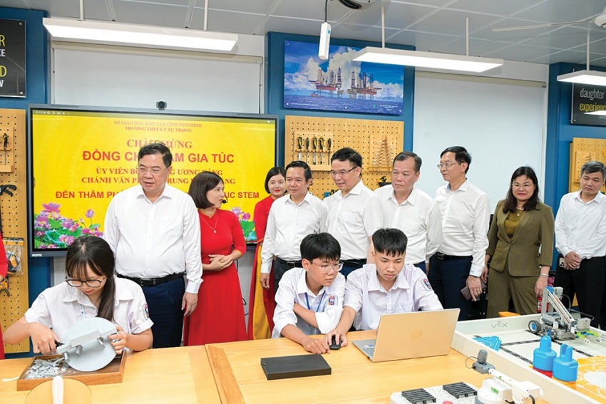 “STEM Innovation Petrovietnam” sáng kiến có tầm nhìn chiến lược “STEM Innovation Petrovietnam” sáng kiến có tầm nhìn chiến lược