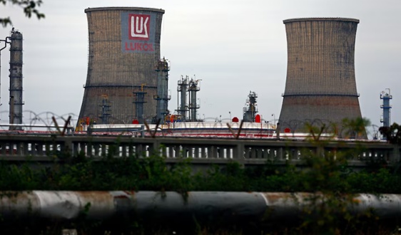 Romania tính kiểm soát công ty địa phương của Lukoil