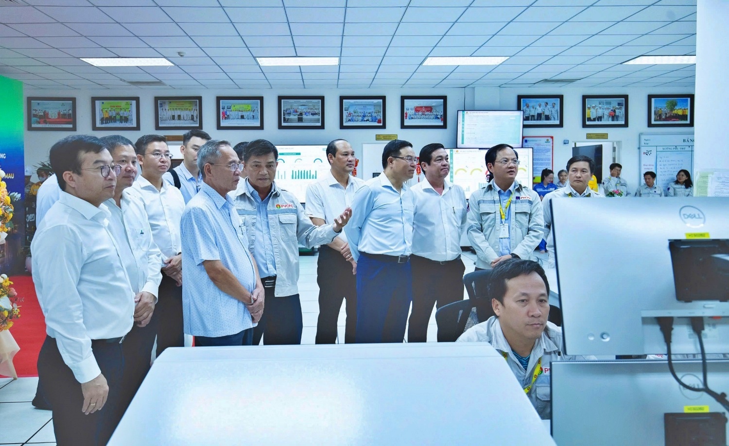 Petrovietnam tham gia kiến tạo nền tảng năng lượng quốc gia với 10 công nghệ chiến lược Petrovietnam tham gia kiến tạo nền tảng năng lượng quốc gia với 10 công nghệ chiến lược