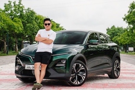 Lái thử VF 6 lần đầu, Gen Z làm ngành năng lượng xanh bỏ luôn ý định mua xe xăng