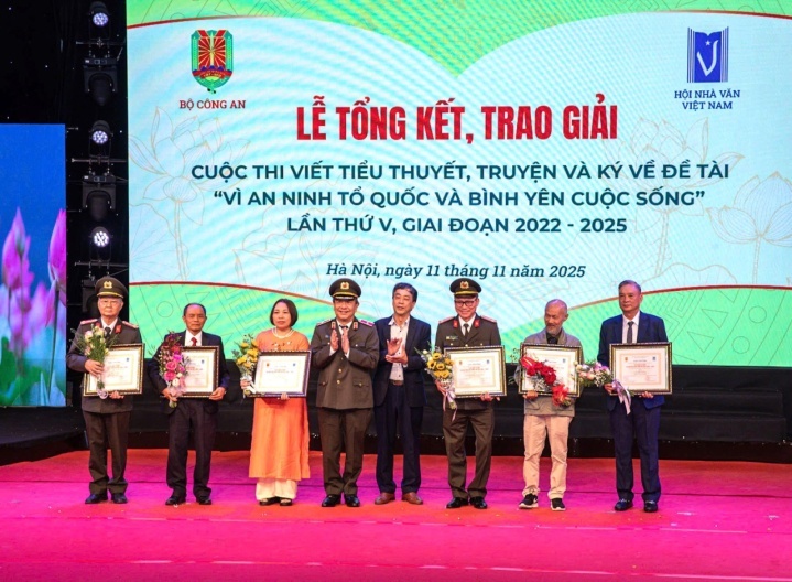 “Cát bỏng” - Thành công mới của nhà văn Nguyễn Như Phong