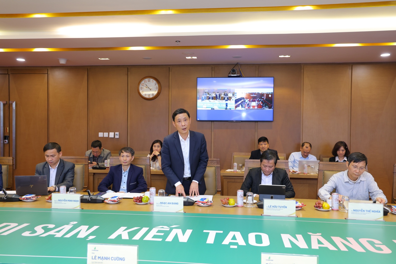 Petrovietnam và HUS thúc đẩy hợp tác phát triển nguồn nhân lực cho điện hạt nhân Petrovietnam và HUS thúc đẩy hợp tác phát triển nguồn nhân lực cho điện hạt nhân