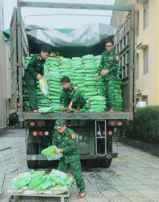 Bộ đội Biên phòng tỉnh Quảng Trị tiếp nhận gạo của Petrovietnam để chuyển đến bà con nhân dân bị ảnh hưởng bởi thiên tai Petrovietnam hỗ trợ tỉnh Quảng Trị 3 tỷ đồng để khắc phục hậu quả do thiên tai