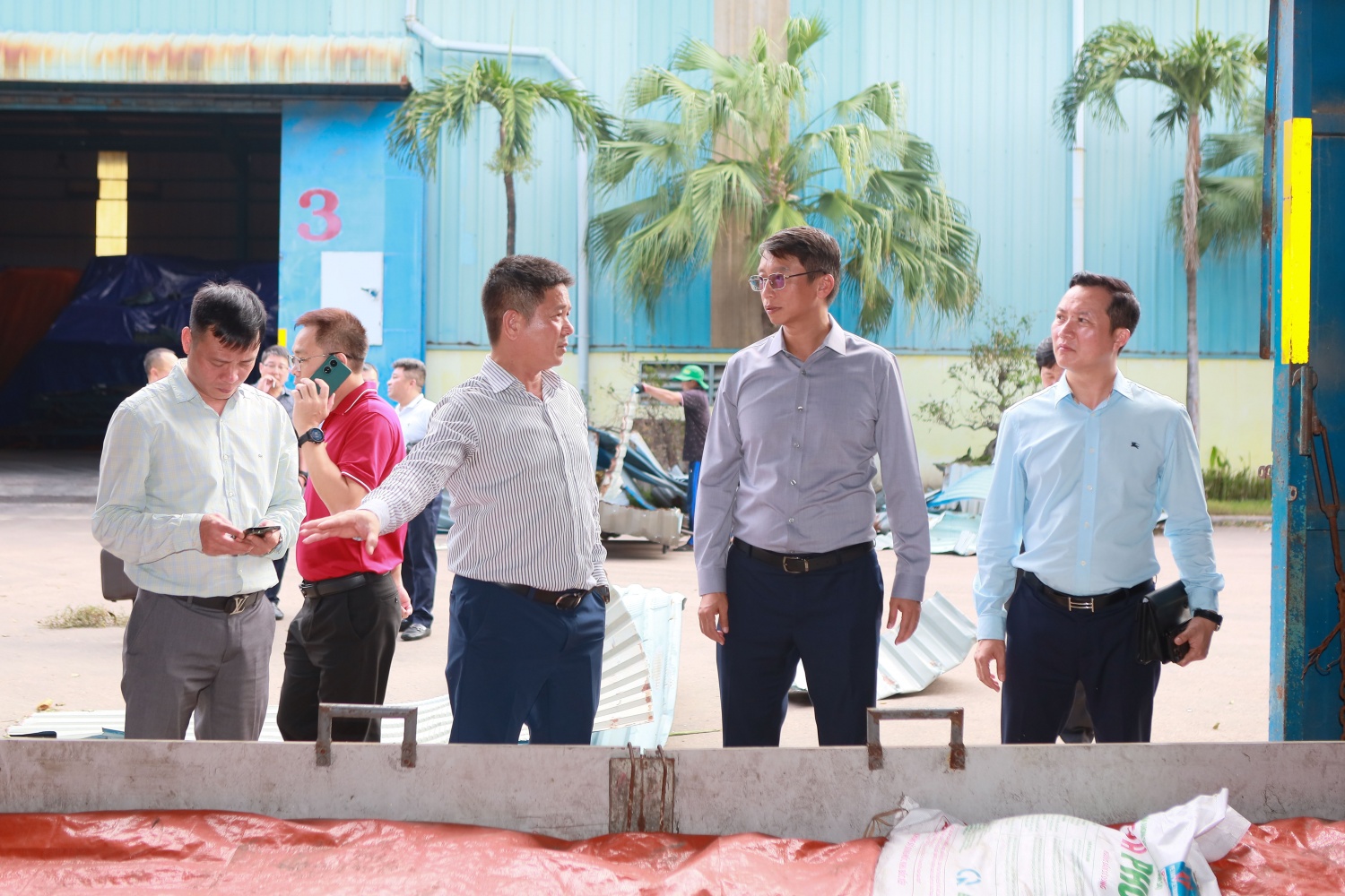 Đoàn công tác của Petrovietnam còn có đại diện lãnh đạo của các đơn vị thuộc Tập đoàn như BSR, PVCFC… Qua đó, bên cạnh những sự hợp tác phát triển trong chuỗi giá trị Petrovietnam còn thể hiện nghĩa tình, tinh thần đoàn kết giữa các đơn vị trong Tập đoàn.