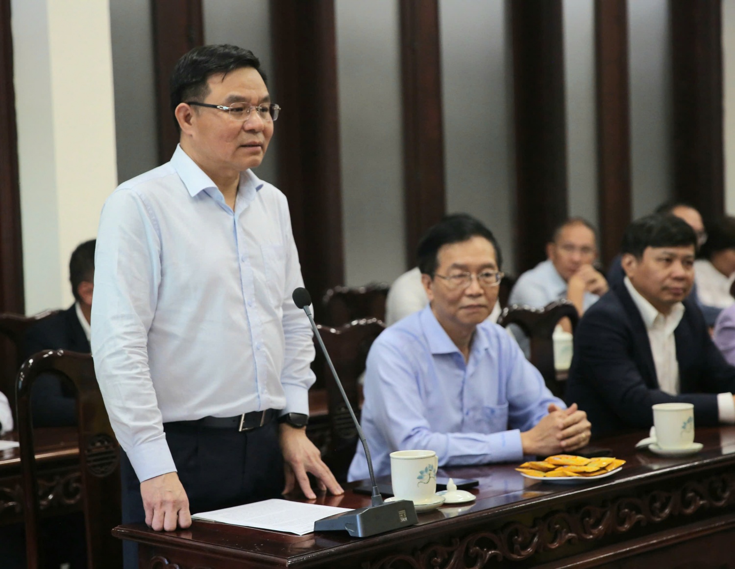 Đồng chí Lê Mạnh Hùng - Bí thư Đảng ủy, Chủ tịch HĐTV Petrovietnam chia sẻ với những thiệt hại mà TP Huế gặp phải do thiên tai Đồng chí Lê Mạnh Hùng - Bí thư Đảng ủy, Chủ tịch HĐTV Petrovietnam chia sẻ với những thiệt hại mà TP Huế gặp phải do thiên tai