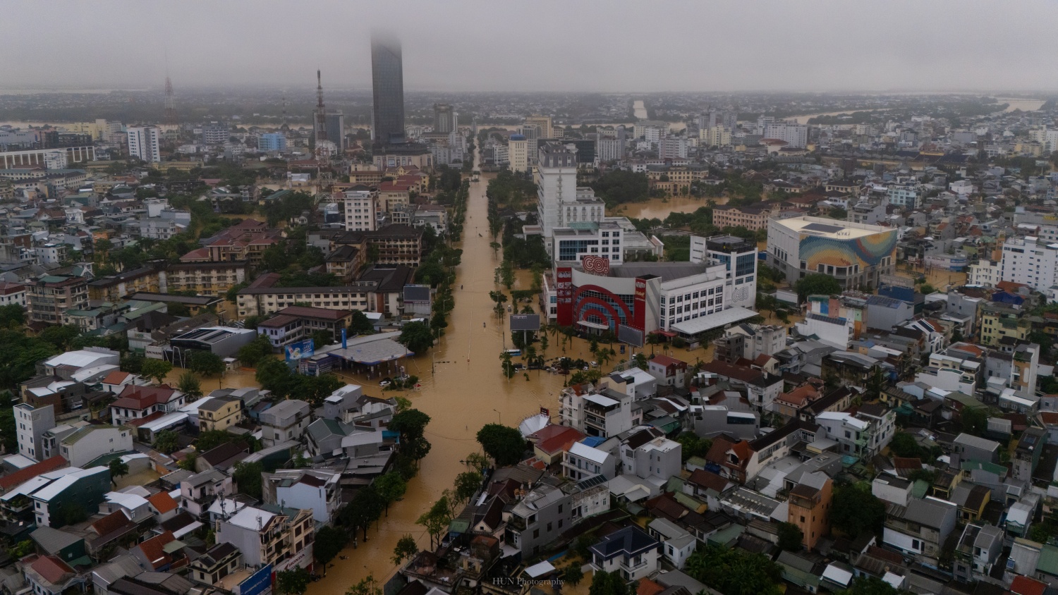 Trong đợt mưa lũ vừa qua, TP Huế bị thiệt hại nặng nề Trong đợt mưa lũ vừa qua, TP Huế bị thiệt hại nặng nề