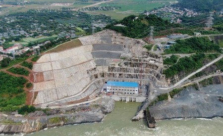 Chính thức hòa lưới tổ máy số 2 Dự án nhà máy Thủy điện Hòa Bình mở rộng