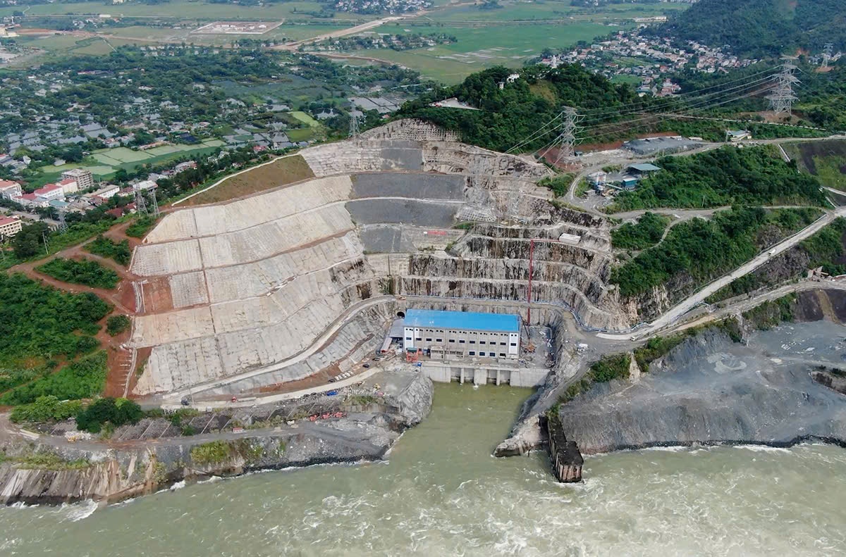 Chính thức hòa lưới tổ máy số 2 Dự án nhà máy Thủy điện Hòa Bình mở rộng