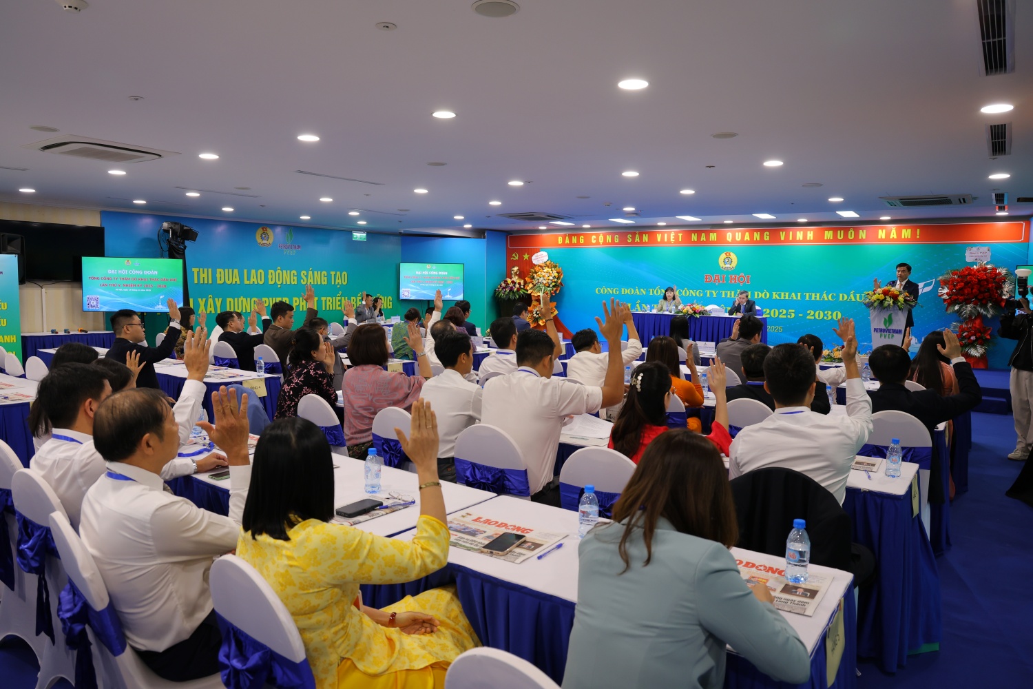 Phát huy vai trò chỗ dựa tin cậy của người lao động trong giai đoạn mới Phát huy vai trò chỗ dựa tin cậy của người lao động trong giai đoạn mới