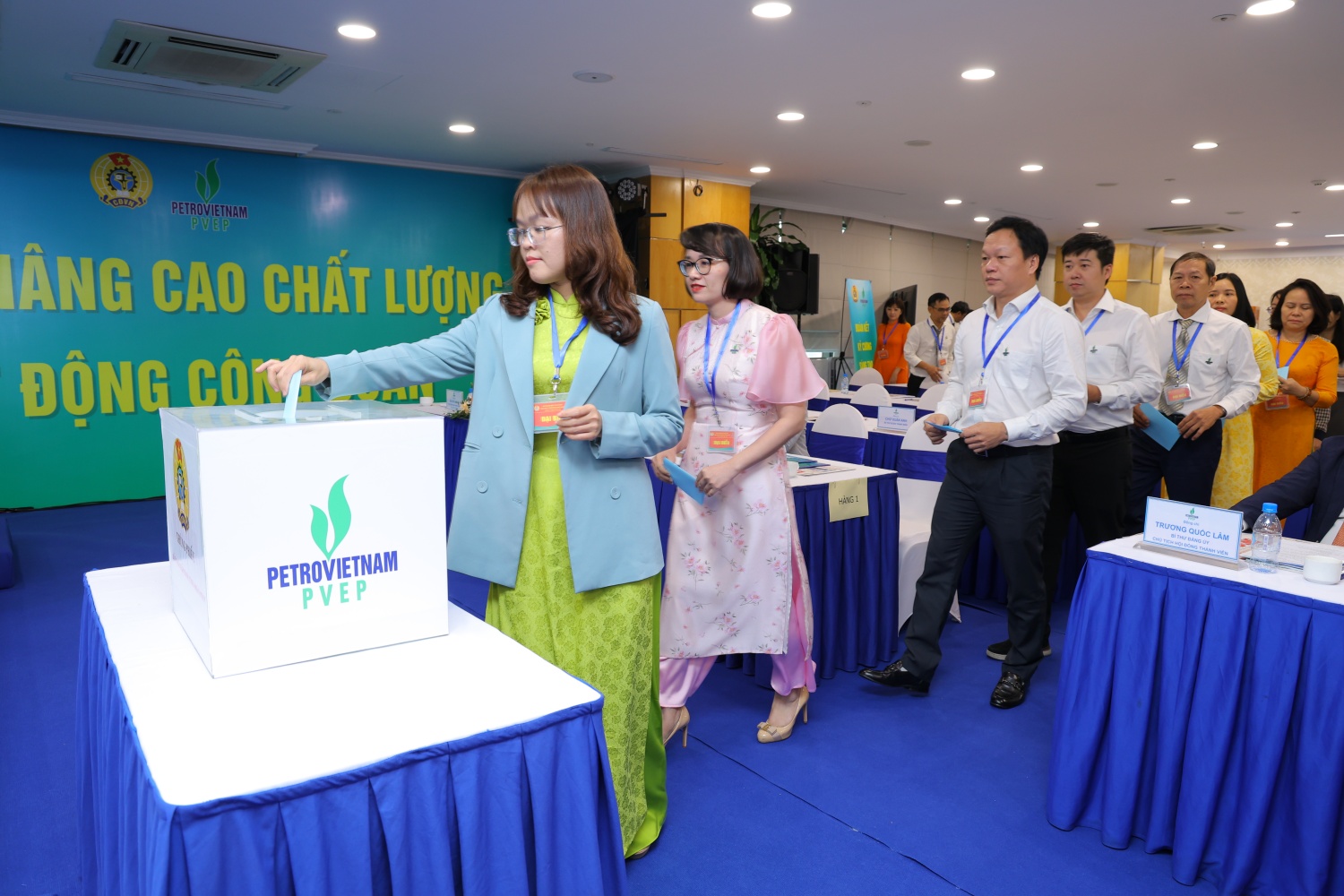 Phát huy vai trò chỗ dựa tin cậy của người lao động trong giai đoạn mới Phát huy vai trò chỗ dựa tin cậy của người lao động trong giai đoạn mới