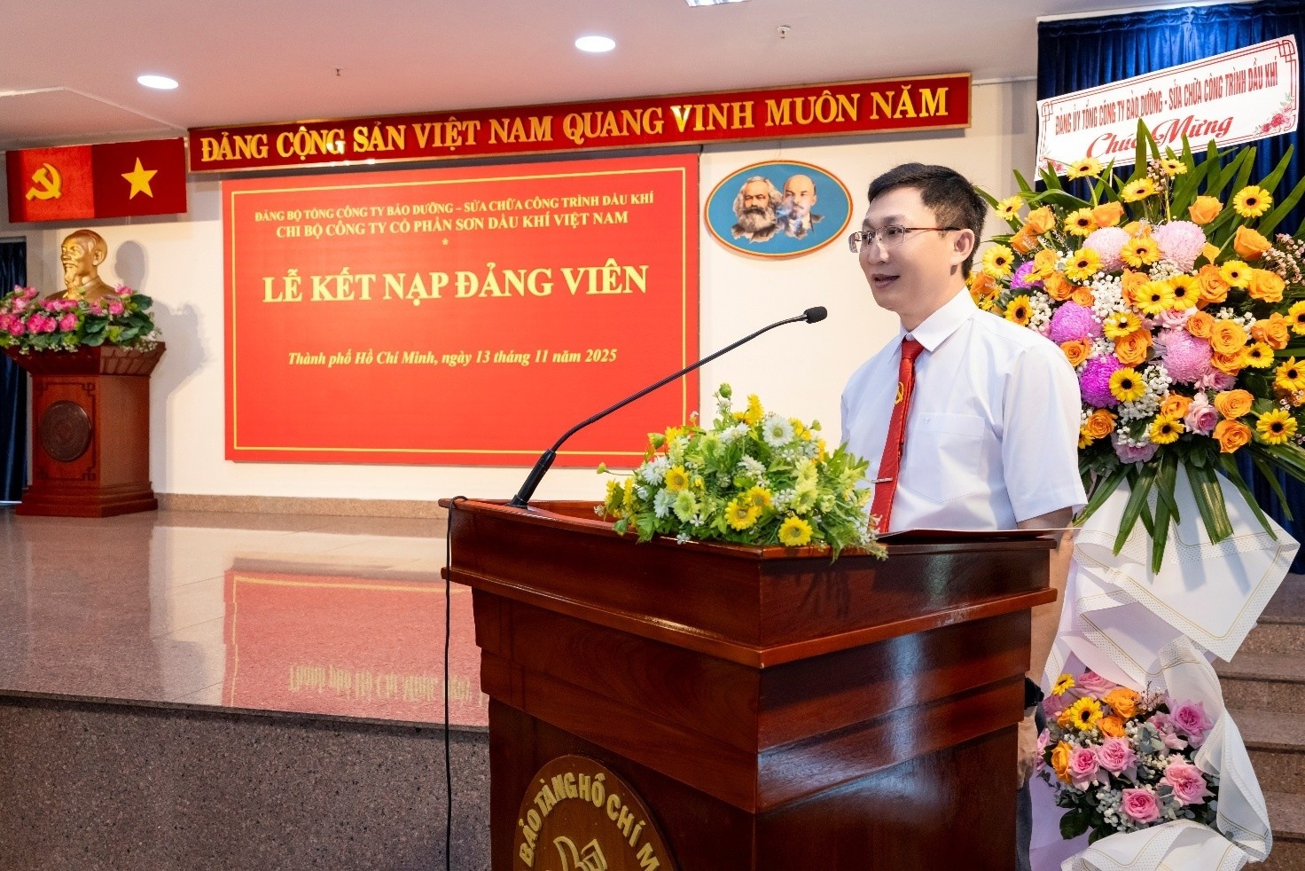 PVPaint bồi đắp thế hệ đảng viên trẻ – Lan tỏa niềm tin và khát vọng cống hiến PV Paint bồi đắp thế hệ đảng viên trẻ - Lan tỏa niềm tin và khát vọng cống hiến