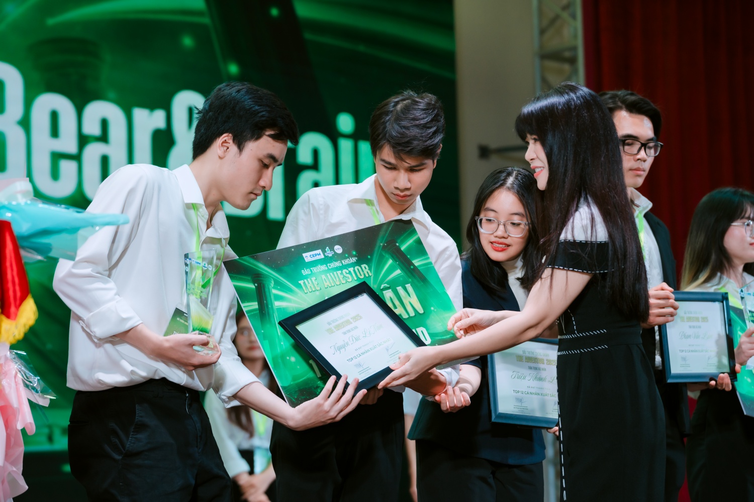 PSI đồng hành cùng sinh viên trên hành trình chinh phục tri thức tài chính đầu tư PSI đồng hành cùng sinh viên trên hành trình chinh phục tri thức tài chính đầu tư