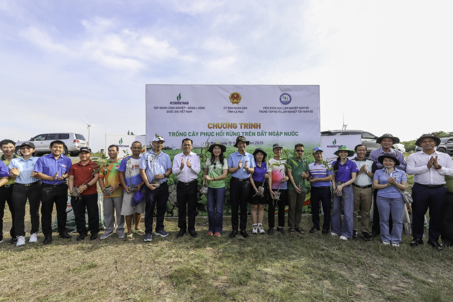 “Triệu bước chân – Ươm mầm bền vững”: Petrovietnam trồng 4.000 cây rừng ngập mặn tại Cà Mau “Triệu bước chân – Ươm mầm bền vững”: Petrovietnam trồng 4.000 cây rừng ngập mặn tại Cà Mau