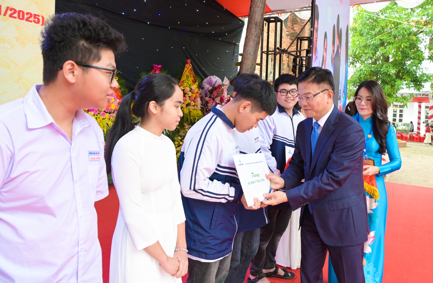 [Chùm ảnh] Petrovietnam khánh thành hai phòng thực hành STEM tại Thanh Hóa