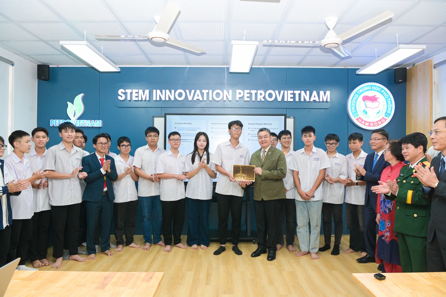 Petrovietnam khánh thành hai phòng thực hành STEM tại tỉnh Thanh Hóa Petrovietnam khánh thành hai phòng thực hành STEM tại tỉnh Thanh Hóa