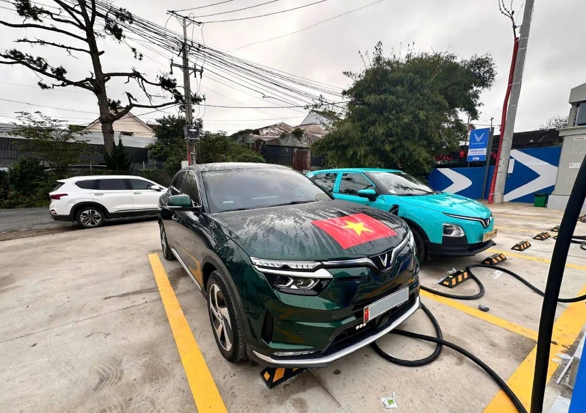 Lái VinFast VF 8 hơn 40.000km, chủ xe tổng kết: “Mượt, mạnh và rất đã”