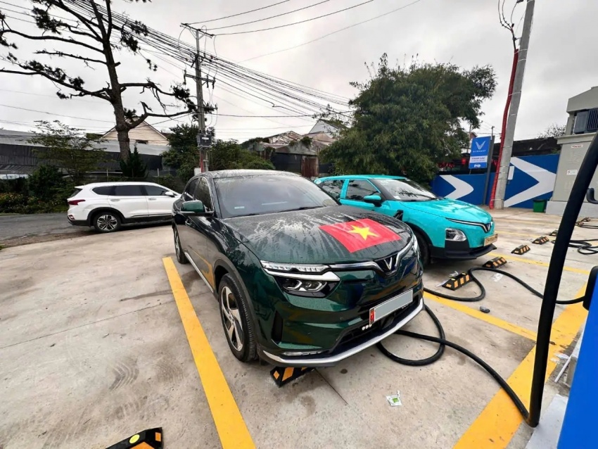 Lái VinFast VF 8 hơn 40.000km, chủ xe tổng kết: “Mượt, mạnh và rất đã” Lái VinFast VF 8 hơn 40.000km, chủ xe tổng kết: “Mượt, mạnh và rất đã”