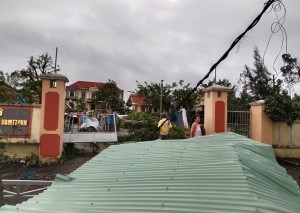 Lốc xoáy gây hư hại nhiều nhà dân tại Đà Nẵng và Quảng Ngãi