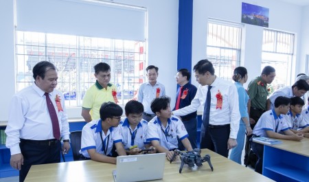 Petrovietnam khánh thành phòng thực hành giáo dục STEM Trường THPT Võ Văn Kiệt (Cà Mau)