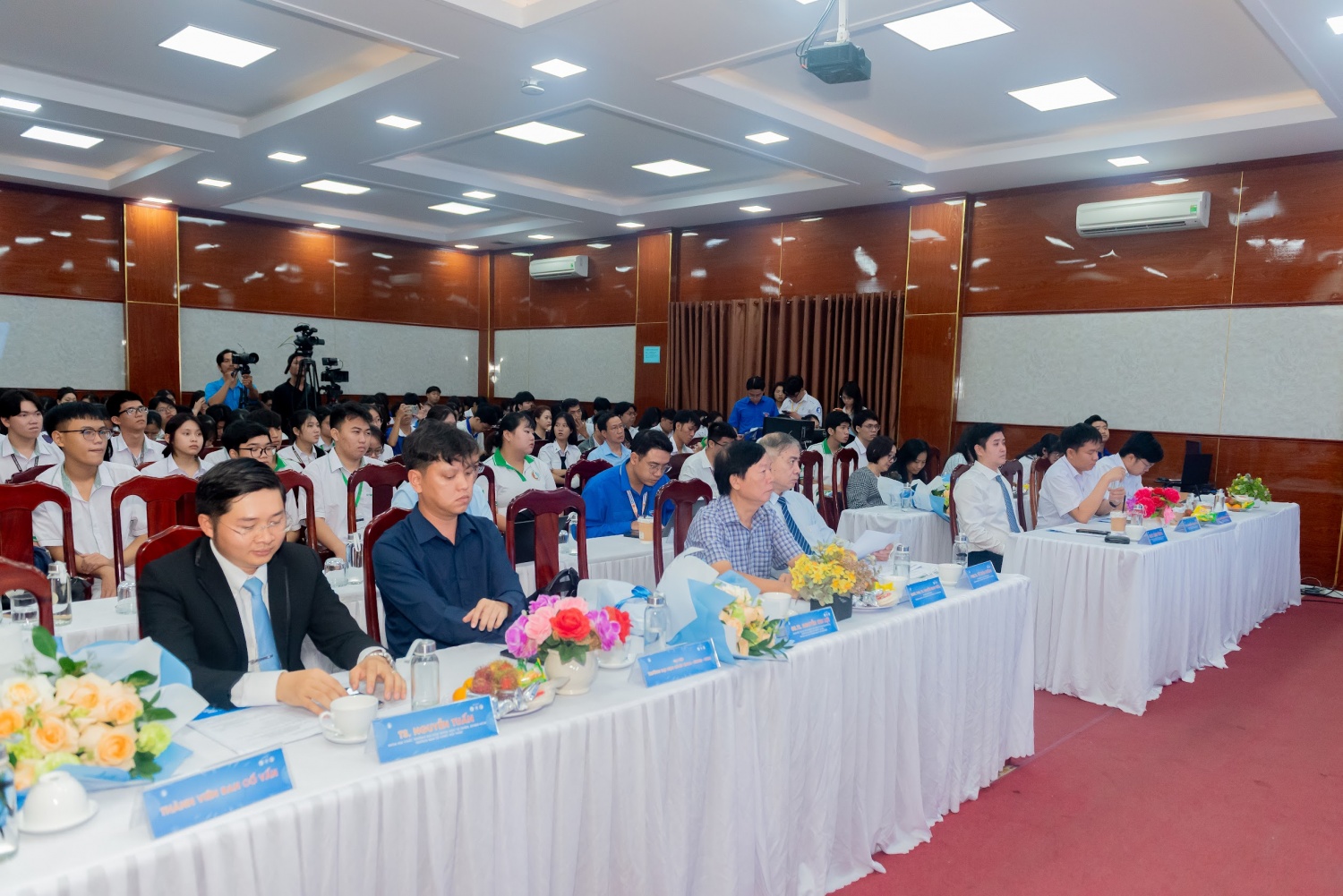 Kết nối tri thức - Khai phá tài nguyên Việt Nam bằng công nghệ Kết nối tri thức Khai phá tài nguyên Việt Nam bằng công nghệ