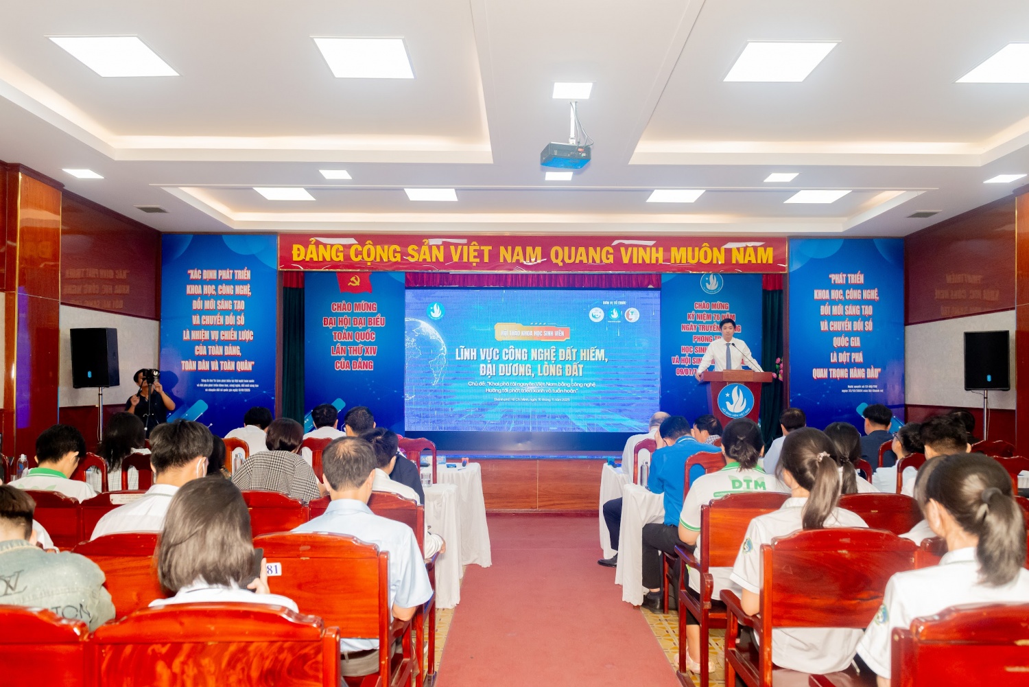 Kết nối tri thức - Khai phá tài nguyên Việt Nam bằng công nghệ Kết nối tri thức Khai phá tài nguyên Việt Nam bằng công nghệ