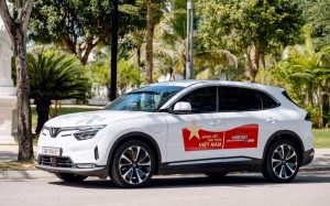 Khách hàng Việt mạnh tay chốt VinFast VF 8: Mạnh mẽ, công nghệ đỉnh, giá siêu hấp dẫn với loạt ưu đãi khủng