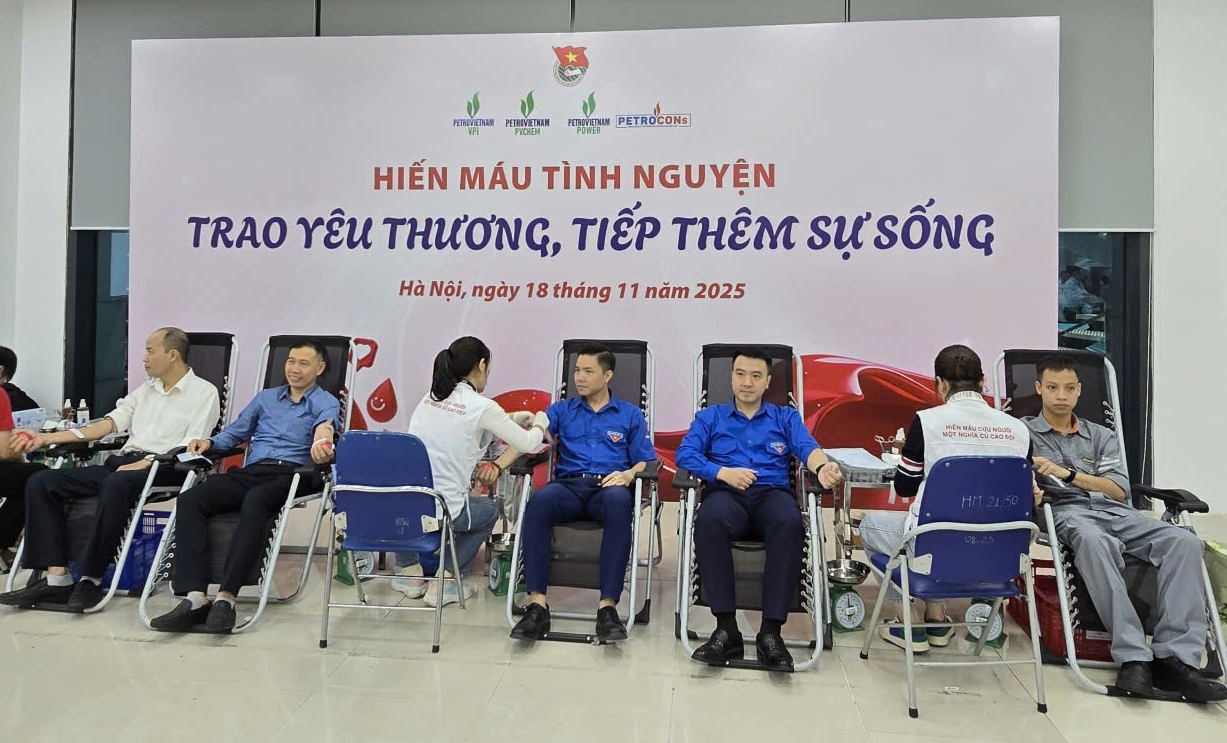 Tuổi trẻ Petrovietnam tổ chức chương trình hiến máu tình nguyện: “Trao yêu thương, tiếp thêm sự sống” Tuổi trẻ Petrovietnam tổ chức chương trình hiến máu tình nguyện: “Trao yêu thương, tiếp thêm sự sống”