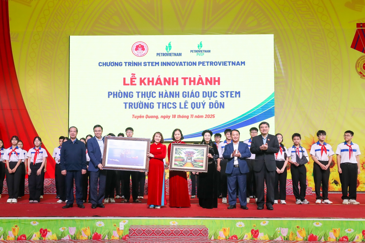 [Chùm ảnh] Một bước tiến đầy tự hào: Khánh thành Phòng STEM tại Tuyên Quang