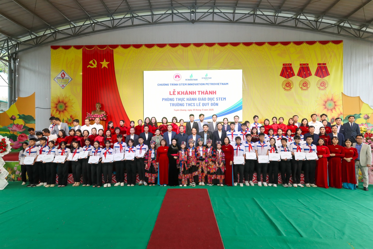 [Chùm ảnh] Một bước tiến đầy tự hào: Khánh thành Phòng STEM tại Tuyên Quang