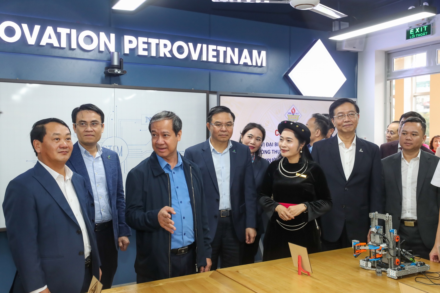 [Chùm ảnh] Một bước tiến đầy tự hào: Khánh thành Phòng STEM tại Tuyên Quang